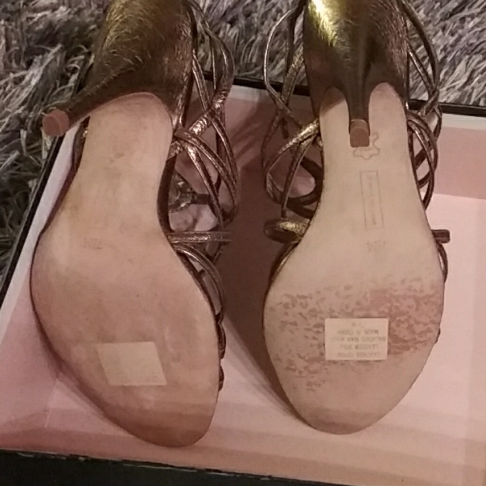 Shoe - Picture 3 of 4